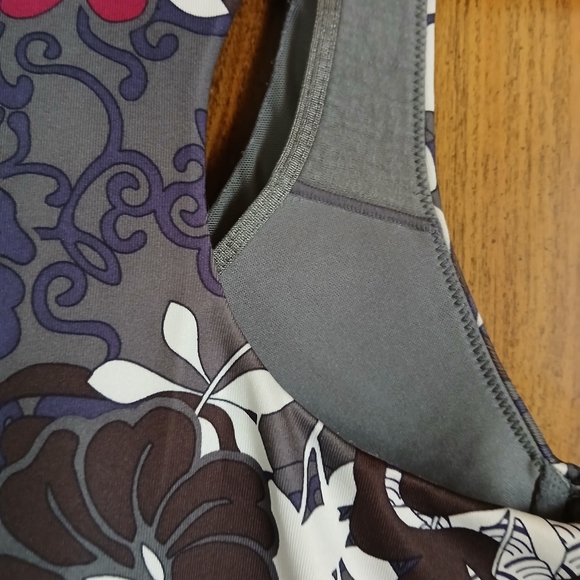 ATHLETA 2-in -1 Ultimate Support Top and Sports Bra  size M - Picture 3 of 10